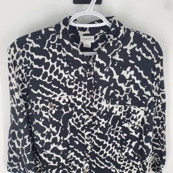 Jaclyn Smith Top 3 / 4 Roll Tab Sleeve Black White Print Button Up Size XXL - Picture 2 of 11
